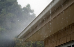 can you roof in the rain