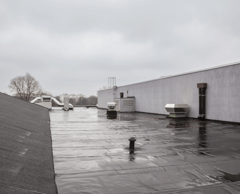 An illustration depicting maintenance tips for residential flat roof drainage systems. 1