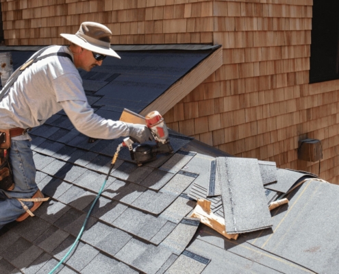 Factors influencing asphalt roof replacement costs, including material quality and roof size.